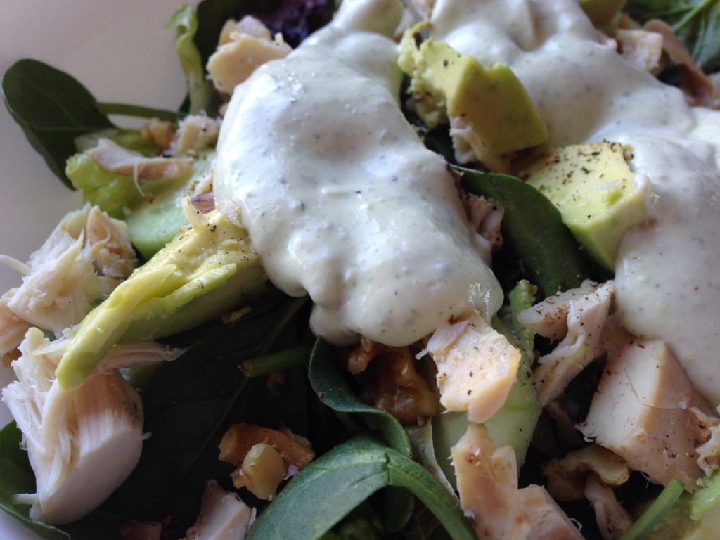 Green salad with dressing