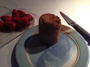 Turn muffin out of mug