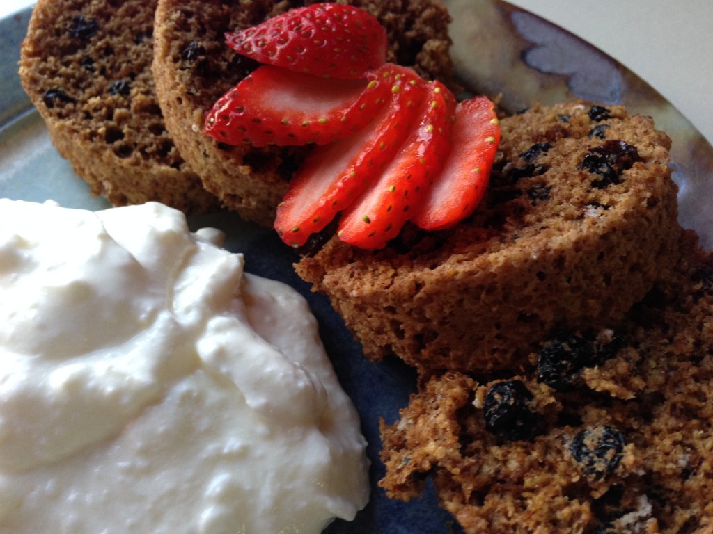 Garnish with strawberry and serve with yogurt/cottage cheese