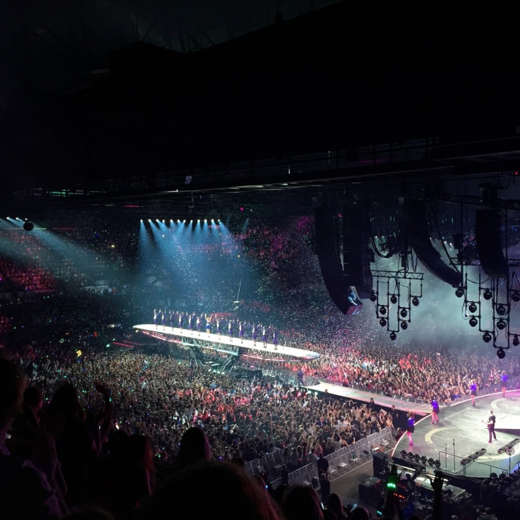Finale with Taylor and dancers on bridge that lifted up and turned 360 degrees